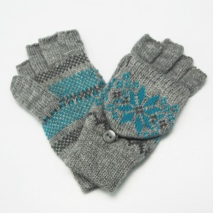 Knitted gloves