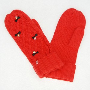 Knitted gloves