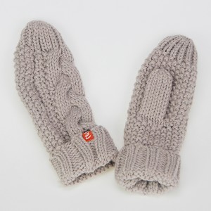 Knitted gloves