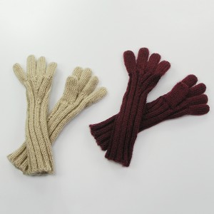 Knitted gloves